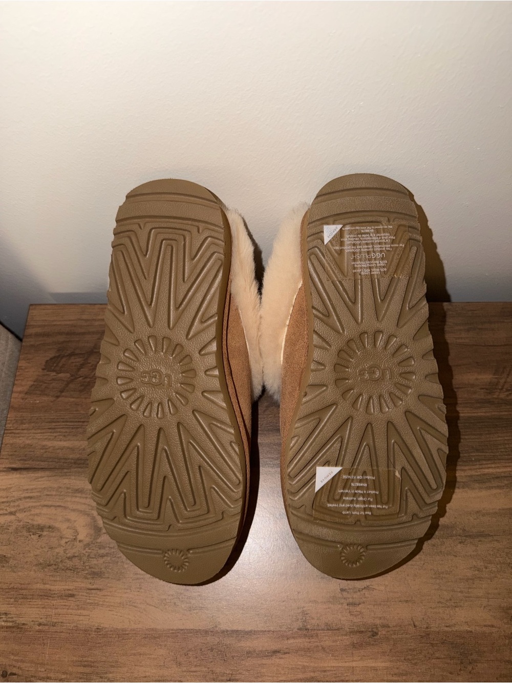 UGG chestnut slippers - Picture 4 of 4